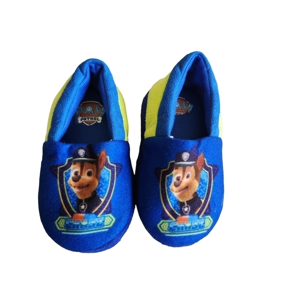Paw Patrol slippers, size 5/6 toddler